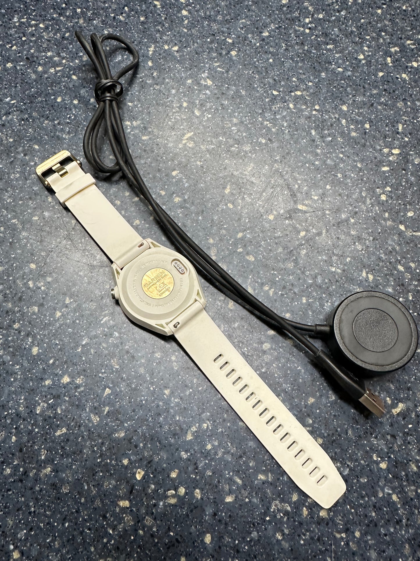 Super! Garmin Approach S40 - White Golf Watch - Watch and charging cable