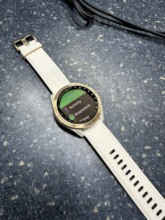 Super! Garmin Approach S40 - White Golf Watch - Watch and charging cable