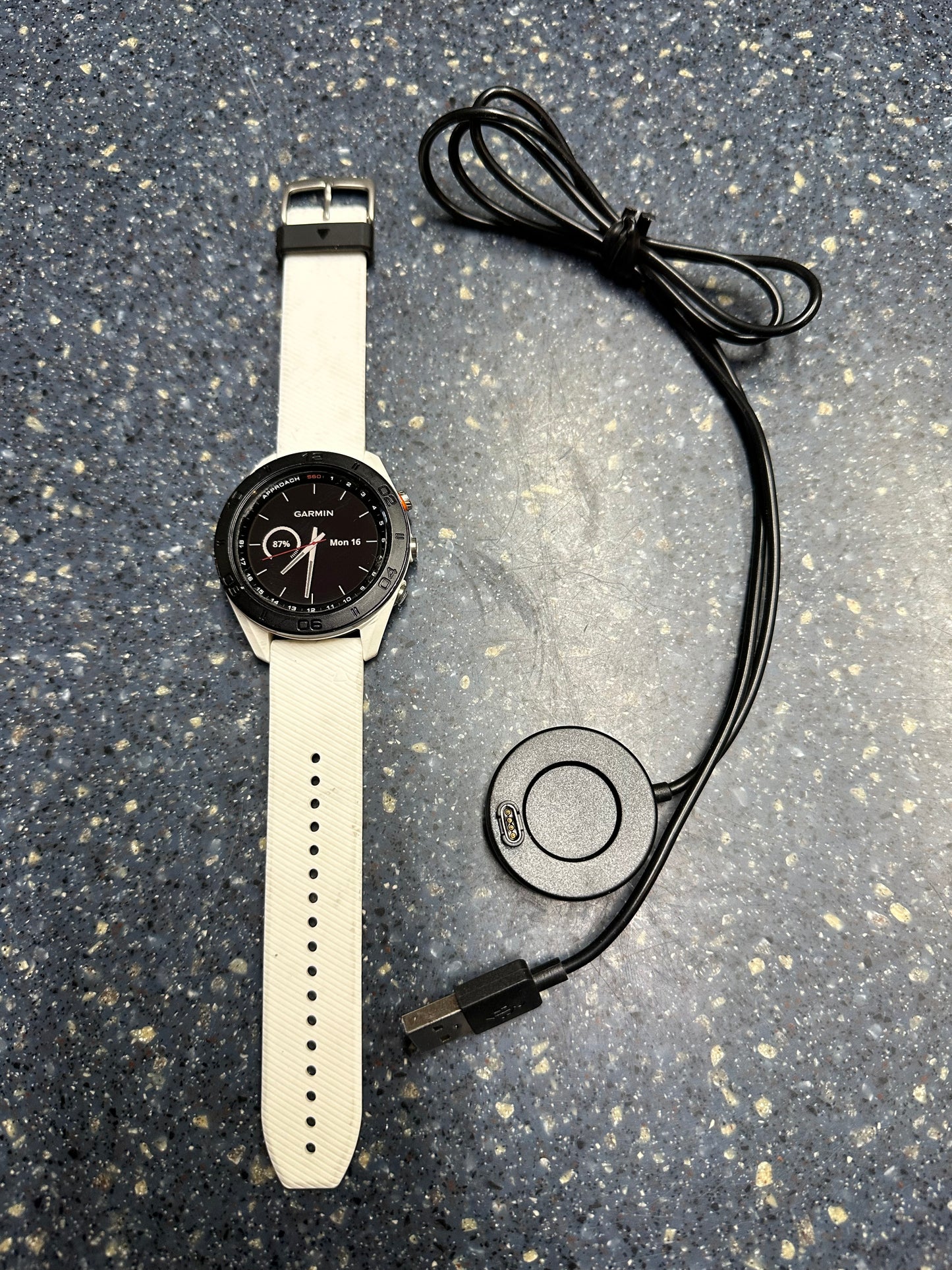 Super! Garmin Approach S60 - White Golf Watch - Watch and charging cable