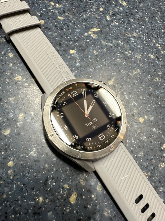 Super! Garmin Approach S40 - Gray Golf Watch - Watch and charging cable