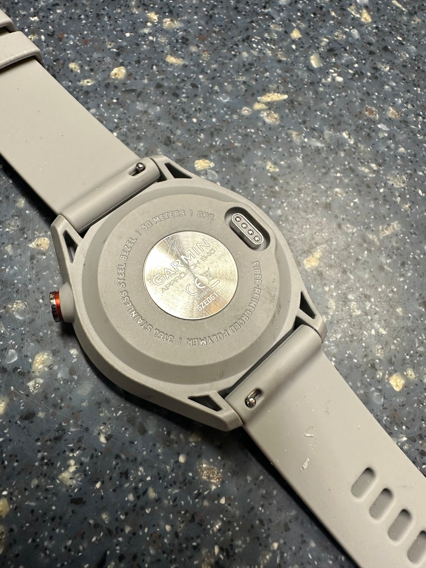 Super! Garmin Approach S40 - Gray Golf Watch - Watch and charging cable